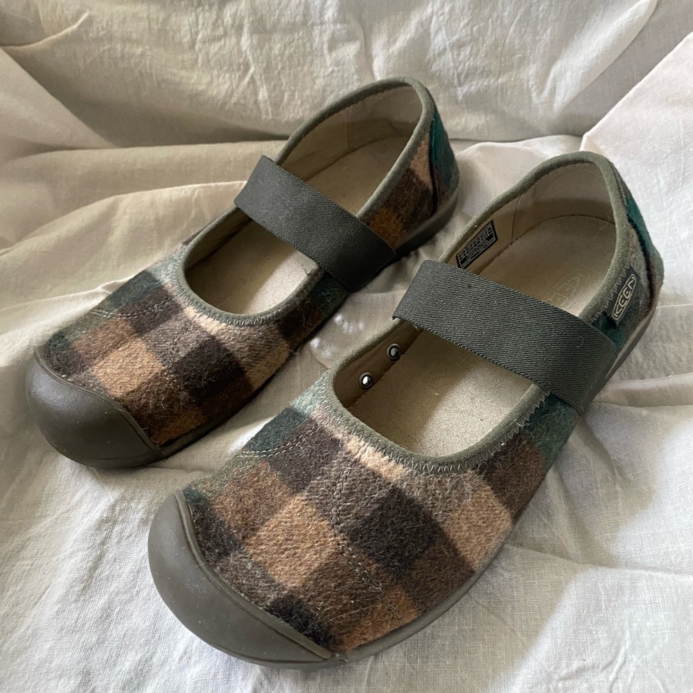 KEEN Footwear Mary Jane Style Slip on Shoes Women's Sz 9.5